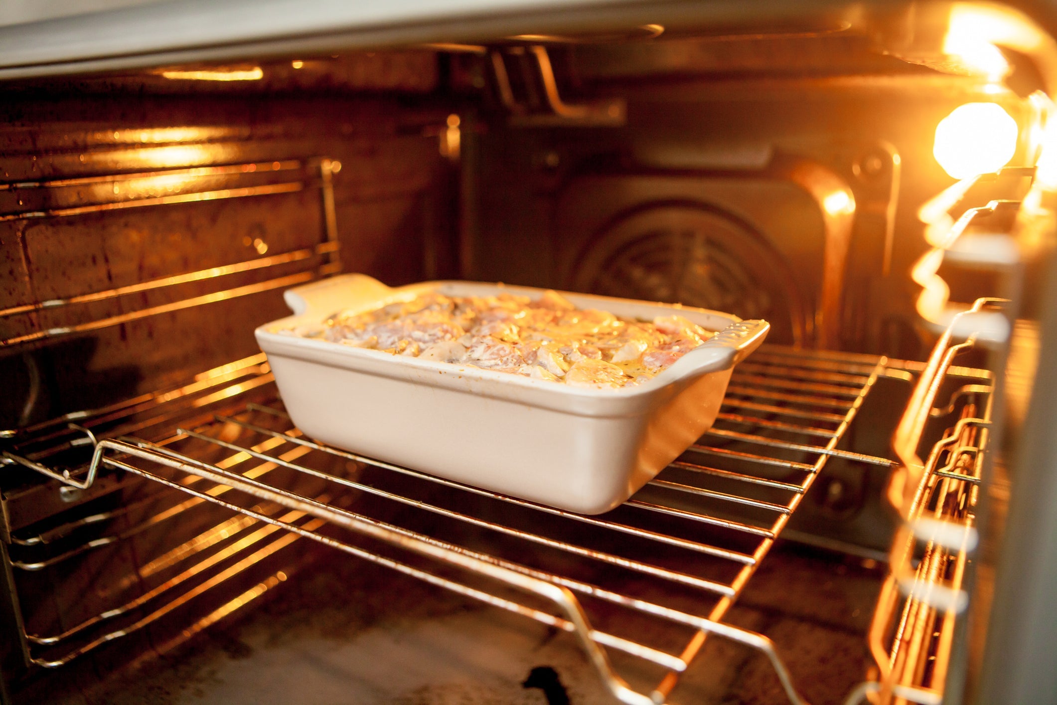 ¿Bake o broil? Aprende a usar tu horno como un chef esta temporada