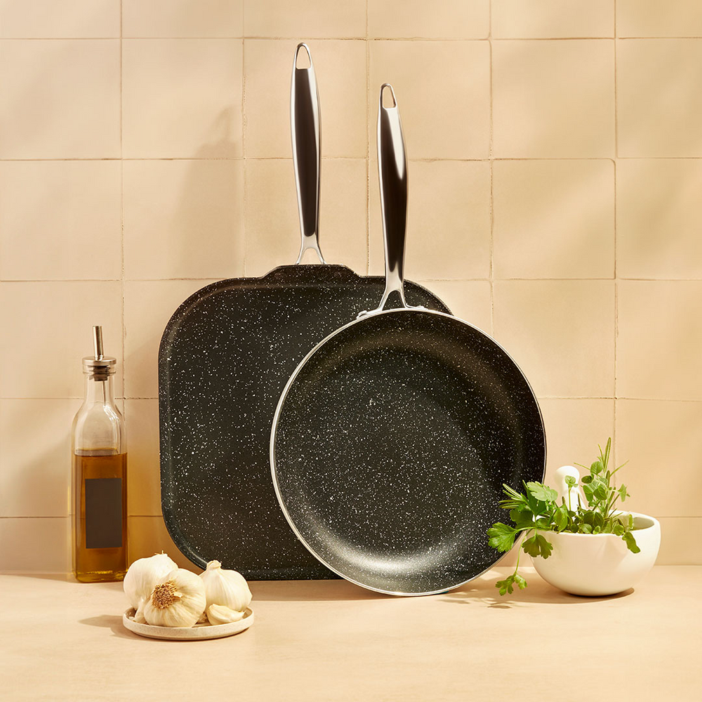 
                  
                    Special kitchen set: 2.0 Frying Pan Set + Basic Pot Set.
                  
                